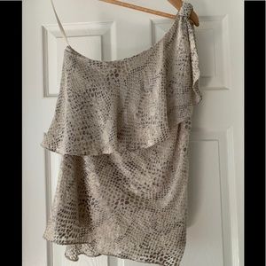 Gorgeous one shoulder women’s summer top